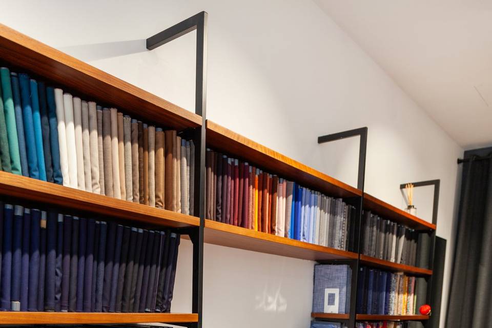 Detail_Présentoir de costumes en boutique