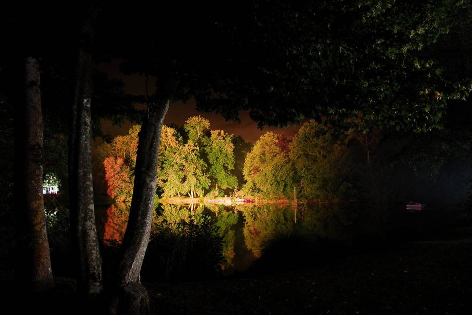 Miroir d'eau illuminé