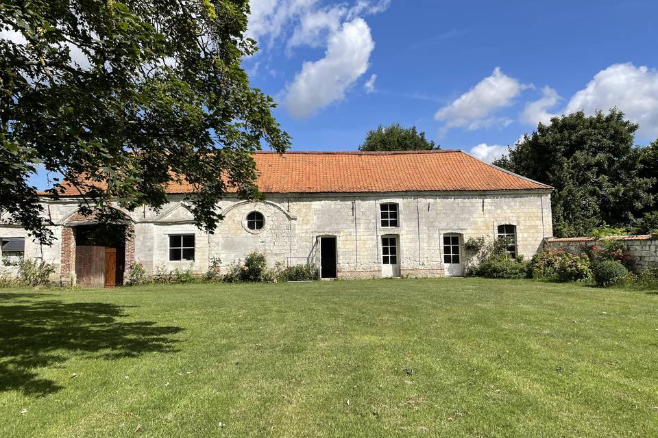 Façade grande salle été