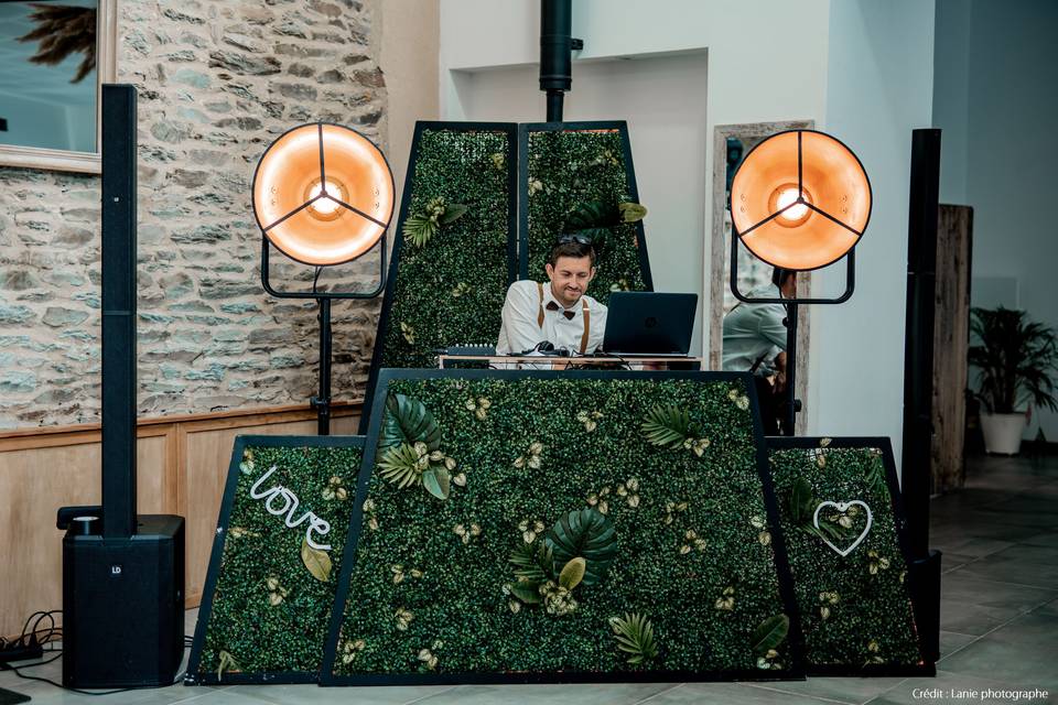 DJ booth floral