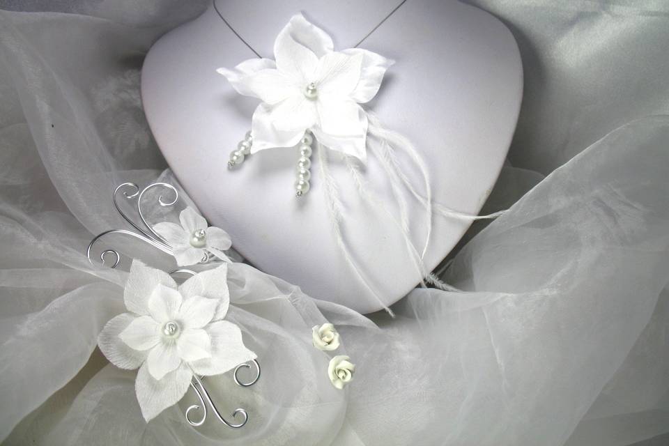 Bracelet collier blanc fleur