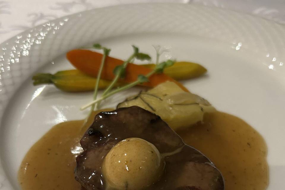 Pièce de bœuf et ses petits lé