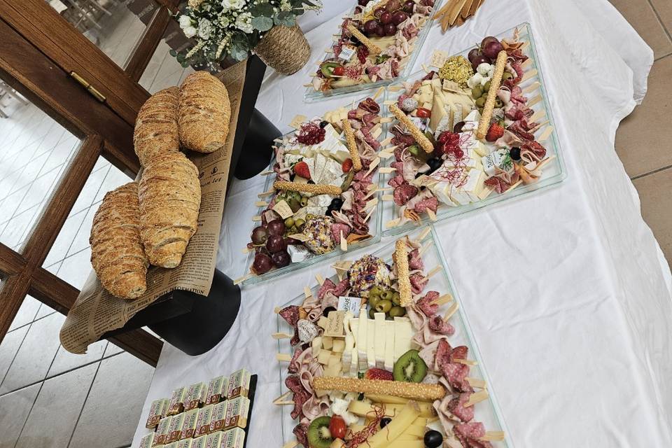 Buffet de fromage-charcuterie