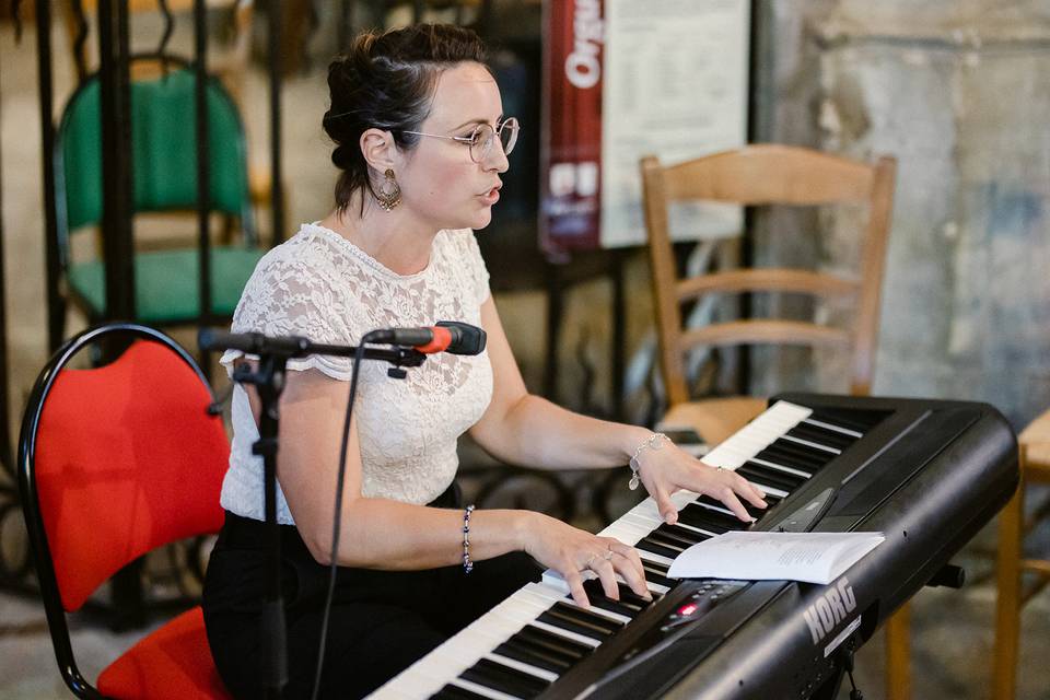 Animation d'assemblée au piano