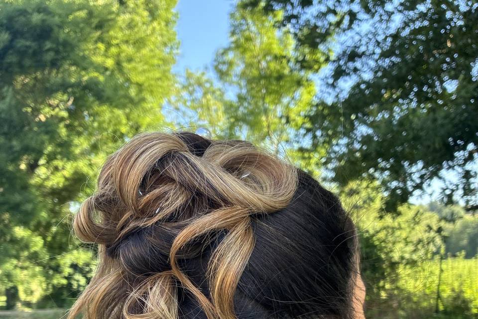 Chignon haut flou
