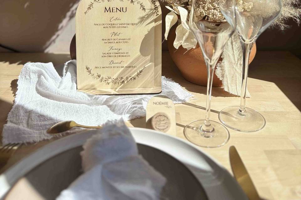 Menu et numéro de table bois