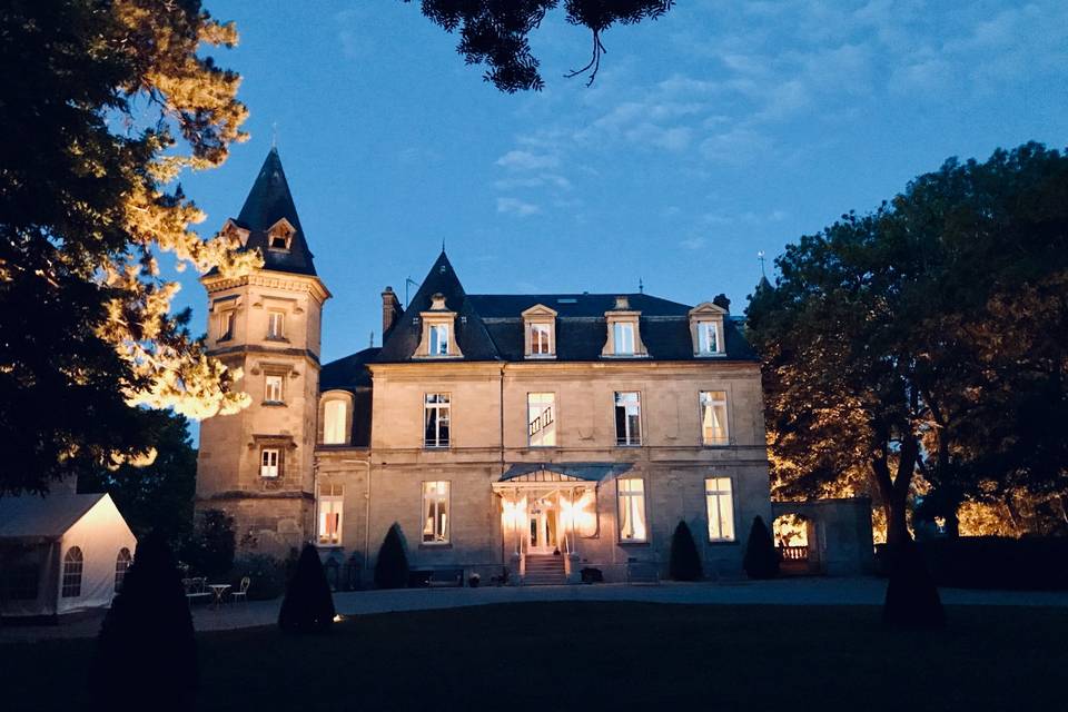 Château de Précy by night