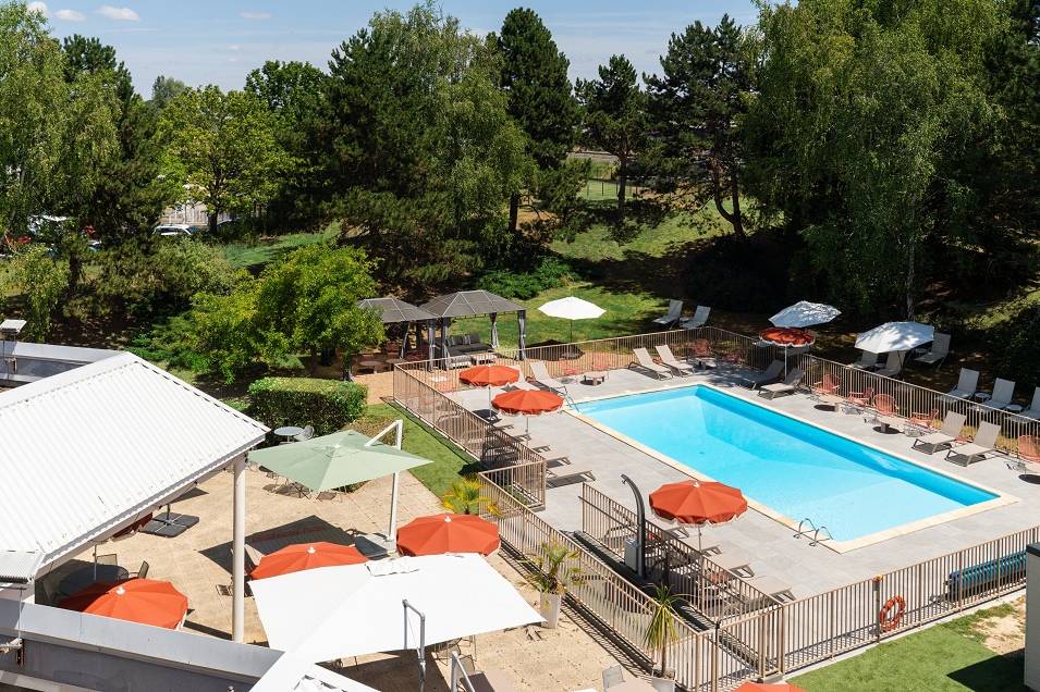 Terrasse et piscine