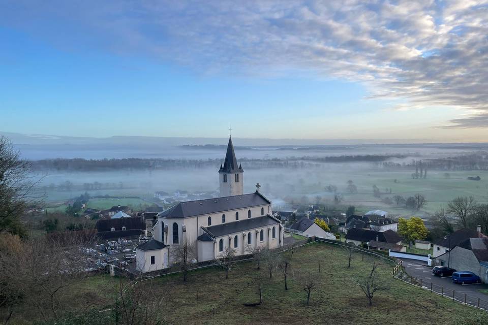 Eglise attenante au château
