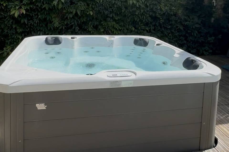 Jacuzzi gîte invités