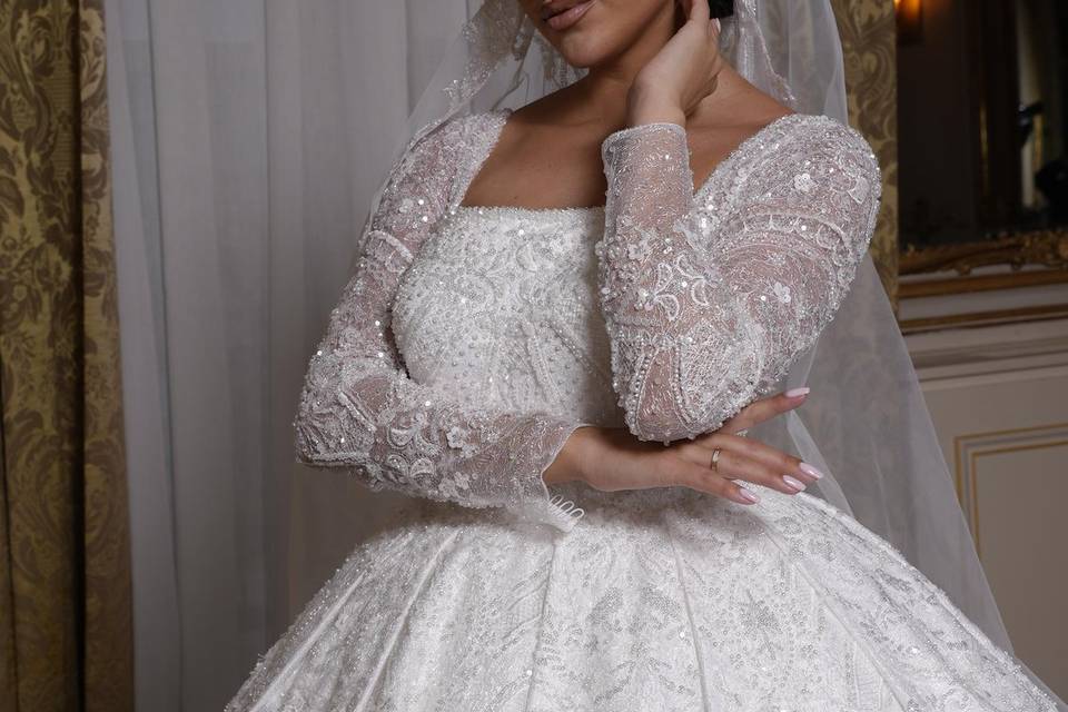 Diamari: robe mariée col carré