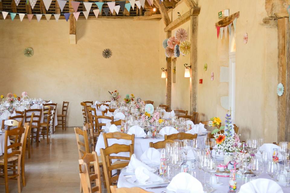 Salle mise en place et décorée