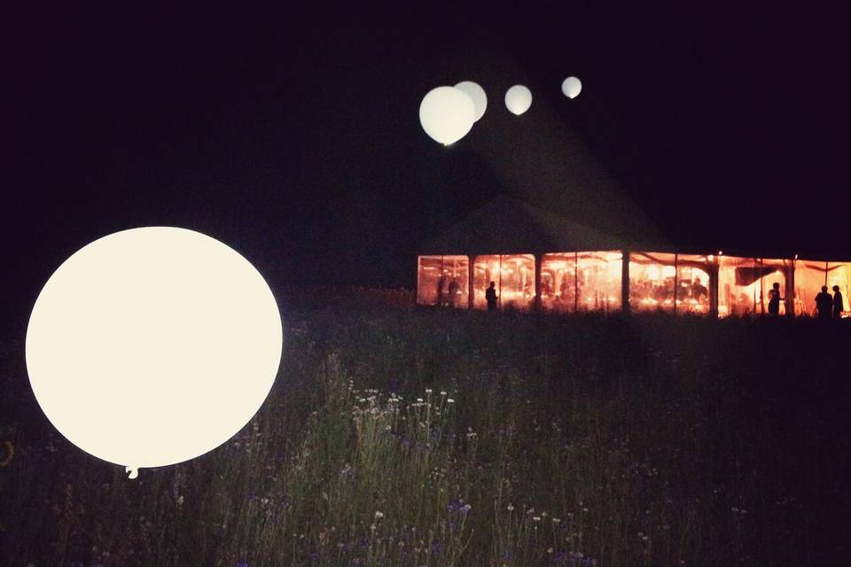 Ballons volants lumineux
