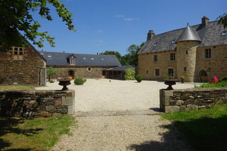 La cour d'entrée