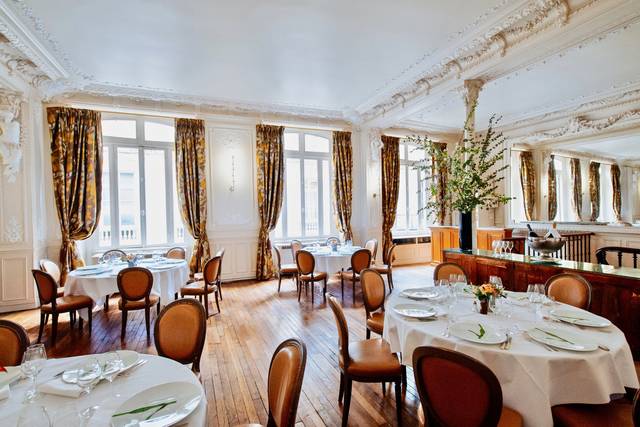 Salle de Bal - Tables rondes