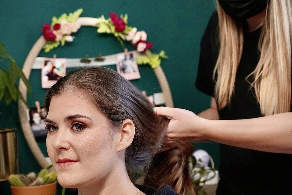 Séance de coiffure mariée