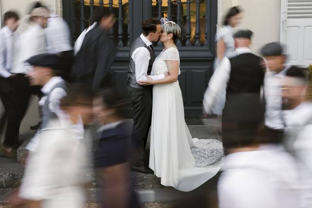 Kiss among the time