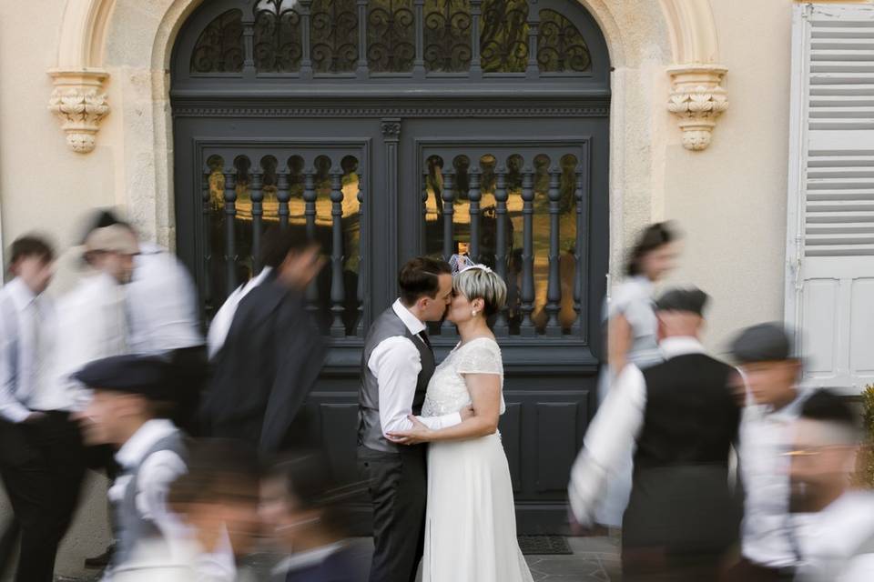 Kiss among the time