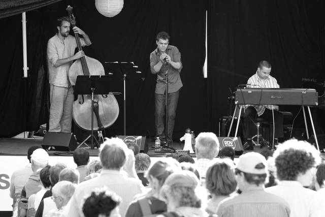 Midnight jazz song trio