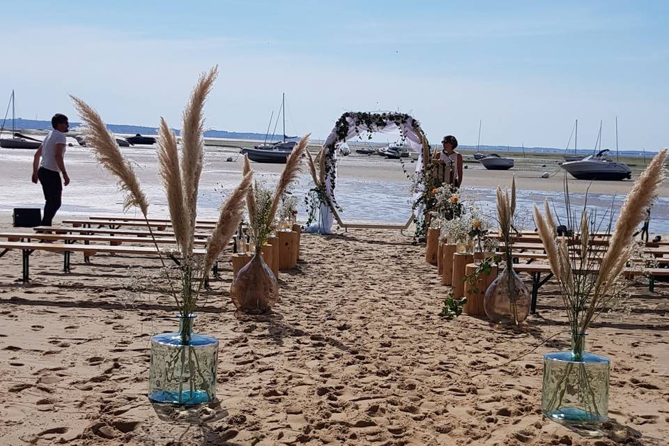 Cérémonie laïque sur le bassin