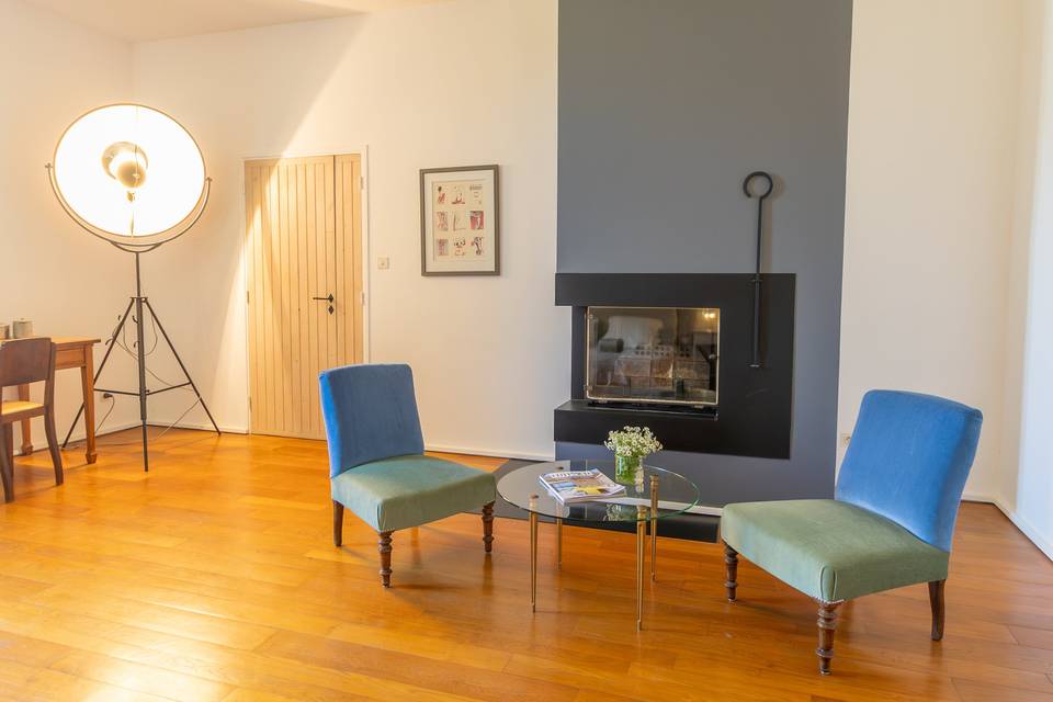 Salon dans grande chambre