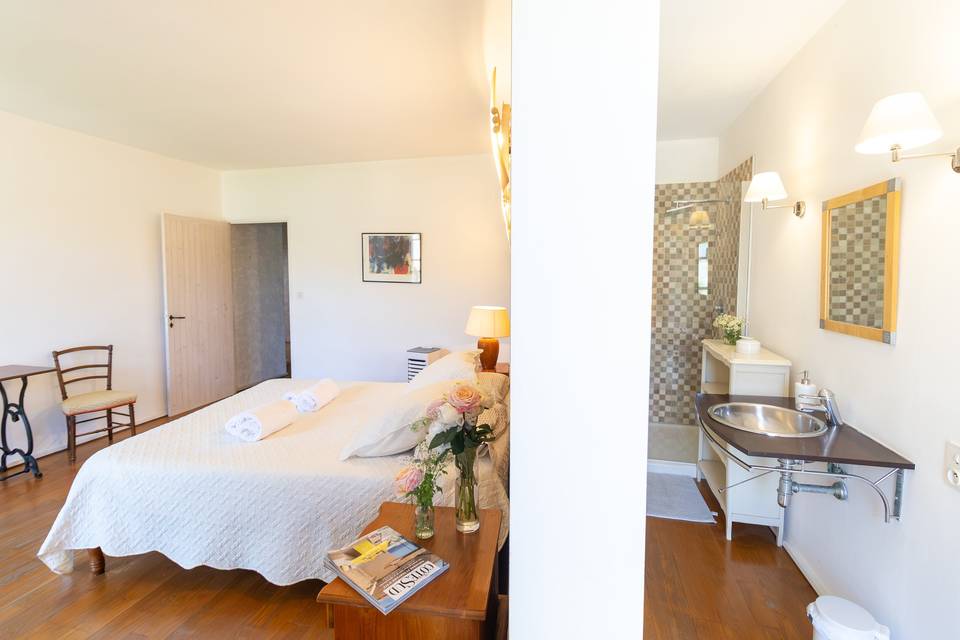 Chambre avec salle de bain