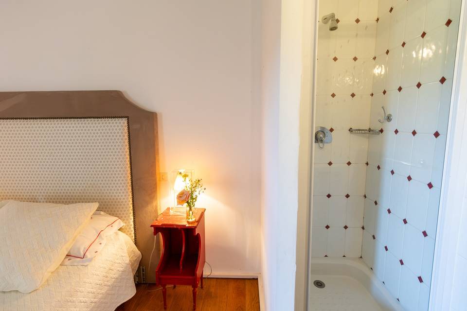 Chambre avec salle de bain