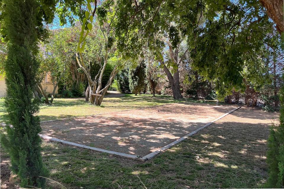 Le terrain de pétanque