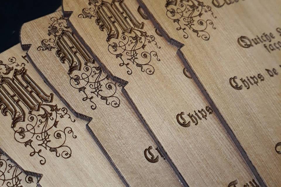 Menus gravés sur bois