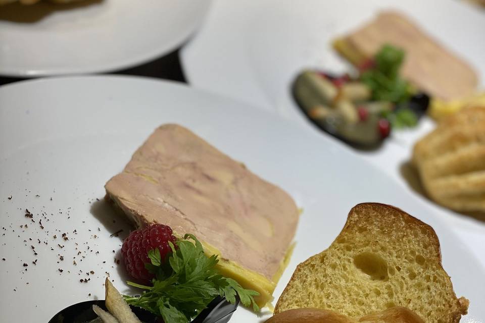 Foie gras , brioche parisienne