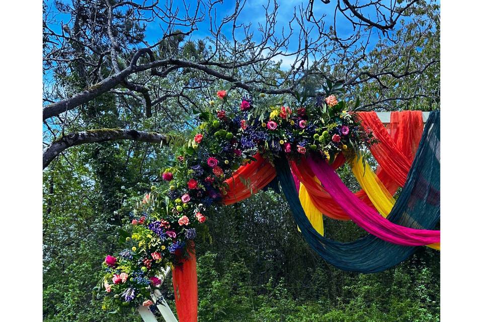 Arches fleurie cérémonie laiqu