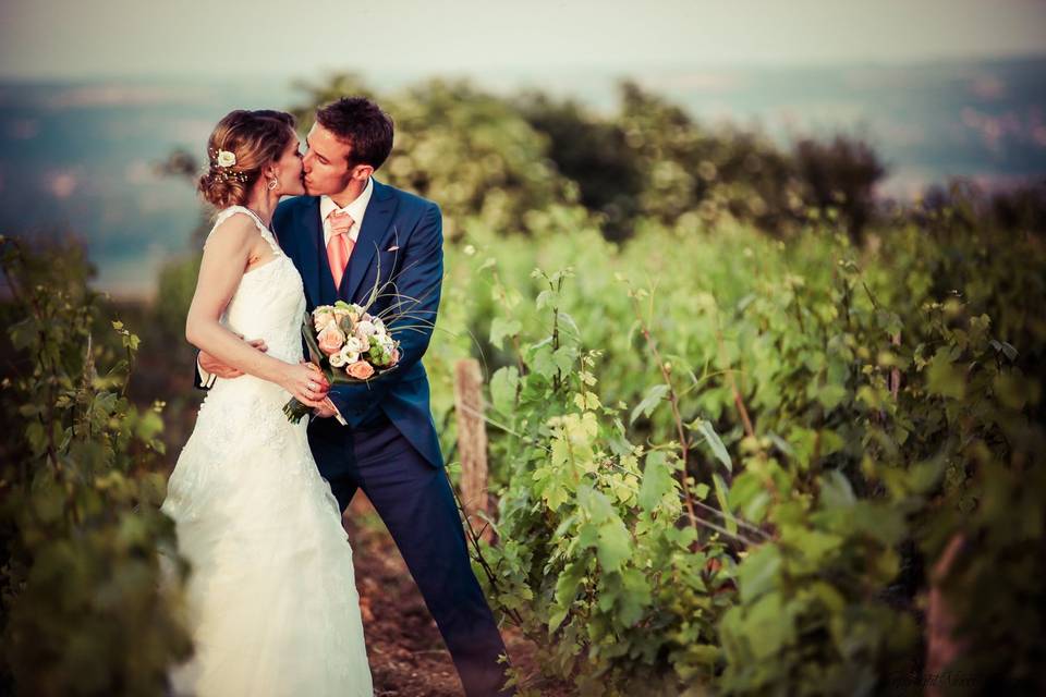 Couple dans les vignes