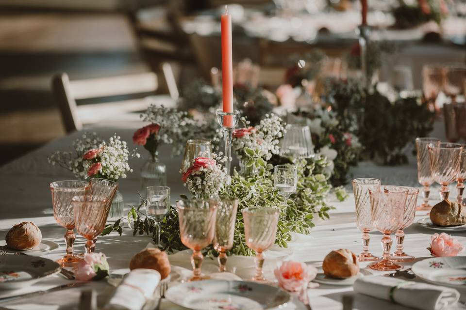 Devant la table d'honneur