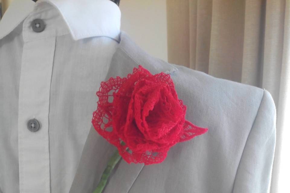 Boutonnière rose dentelle