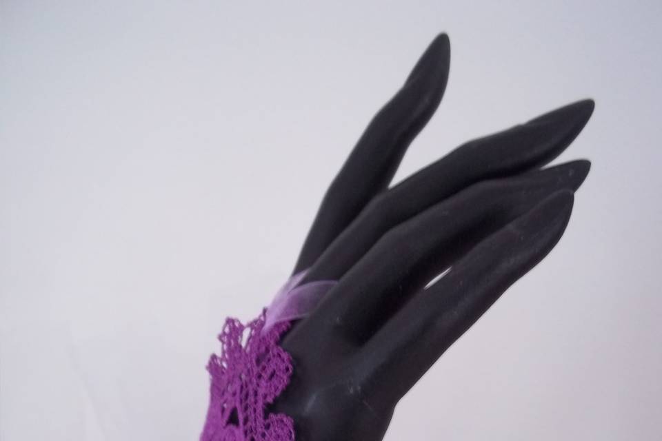 Manchette dentelle violet