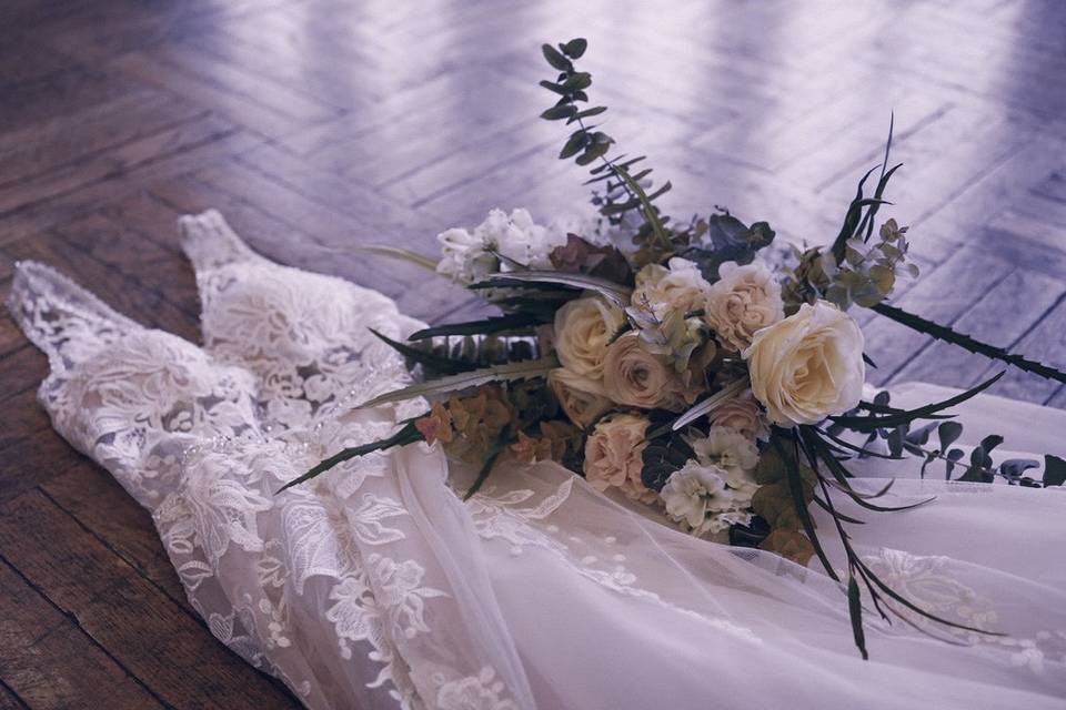 Robe et bouquet de mariage
