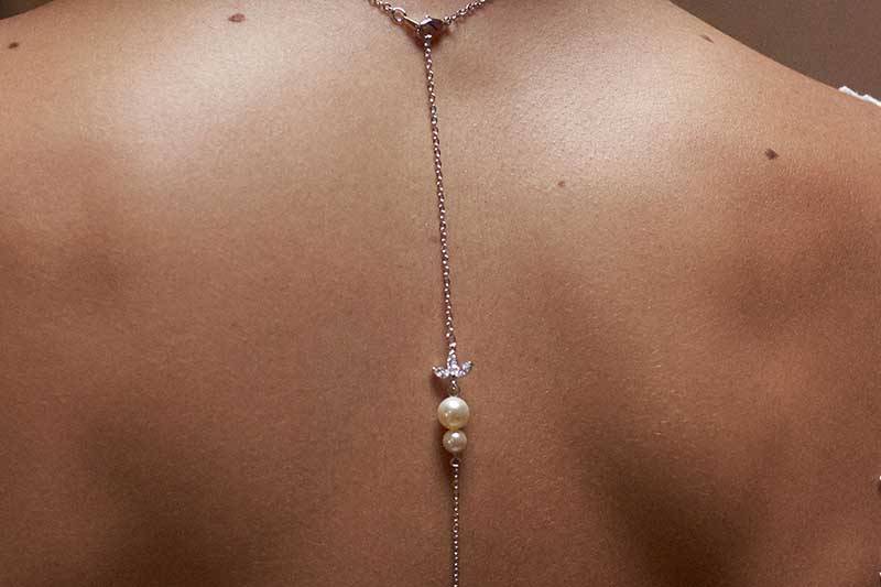 Bijou de dos pour collier