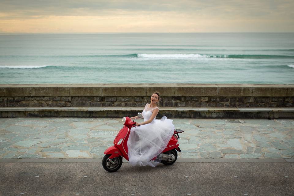 Mariée en scooter