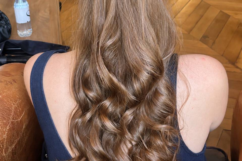 Sleek middle attaché curly