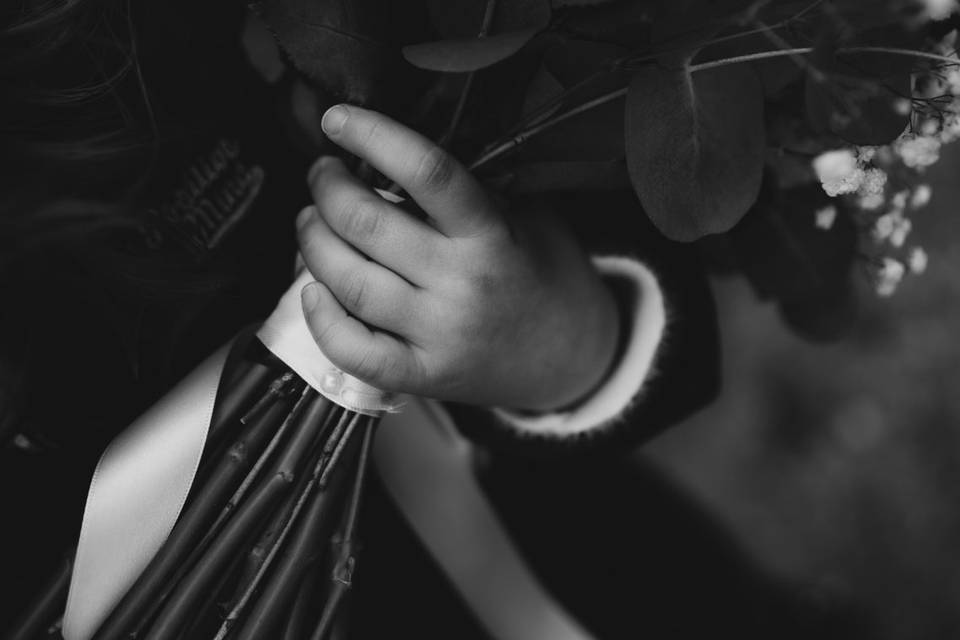 Enfant avec bouquet