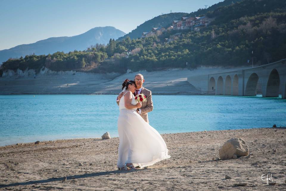 Shooting couple en bord de lac