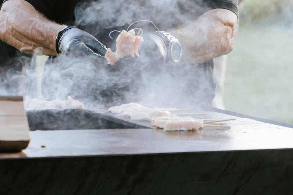 Preparation_brochettes_sur_plancha