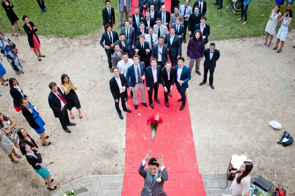 Lancé du bouquet par le mari