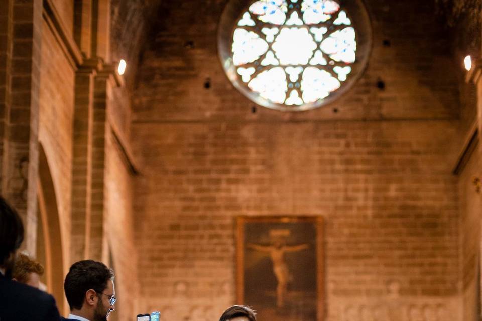 Le mari et sa mere à l'eglise