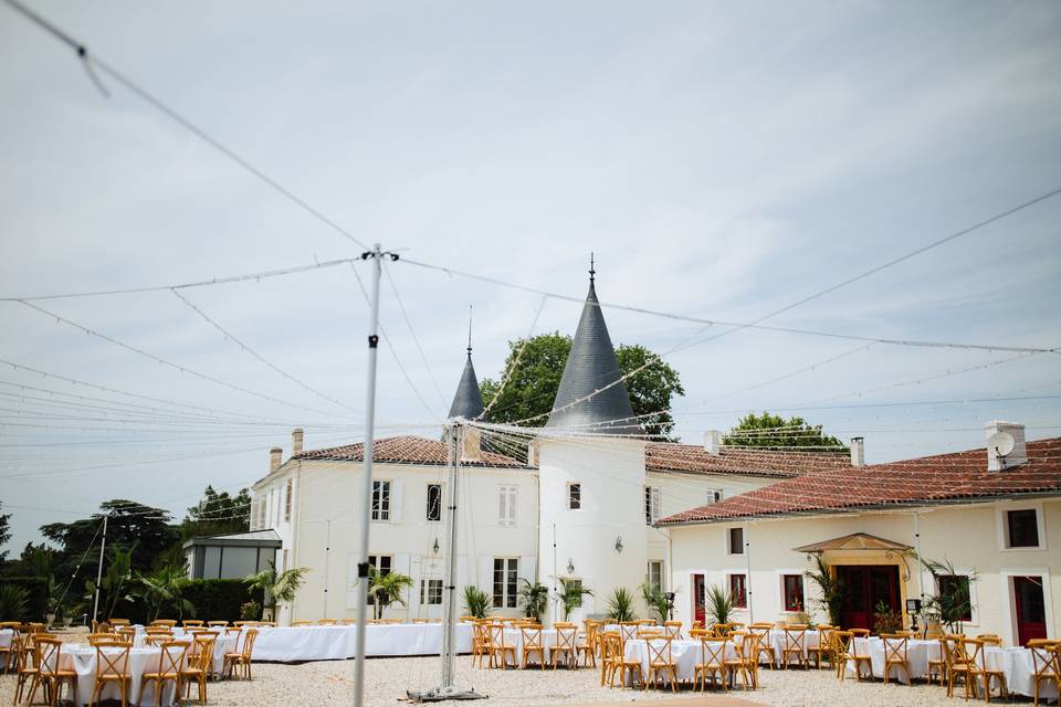 Dîner dans la cour