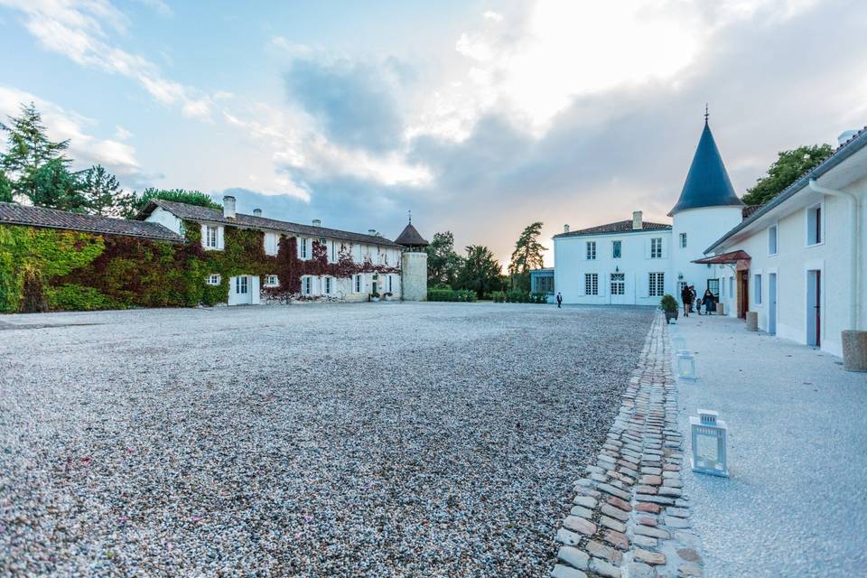 La cour et le Château