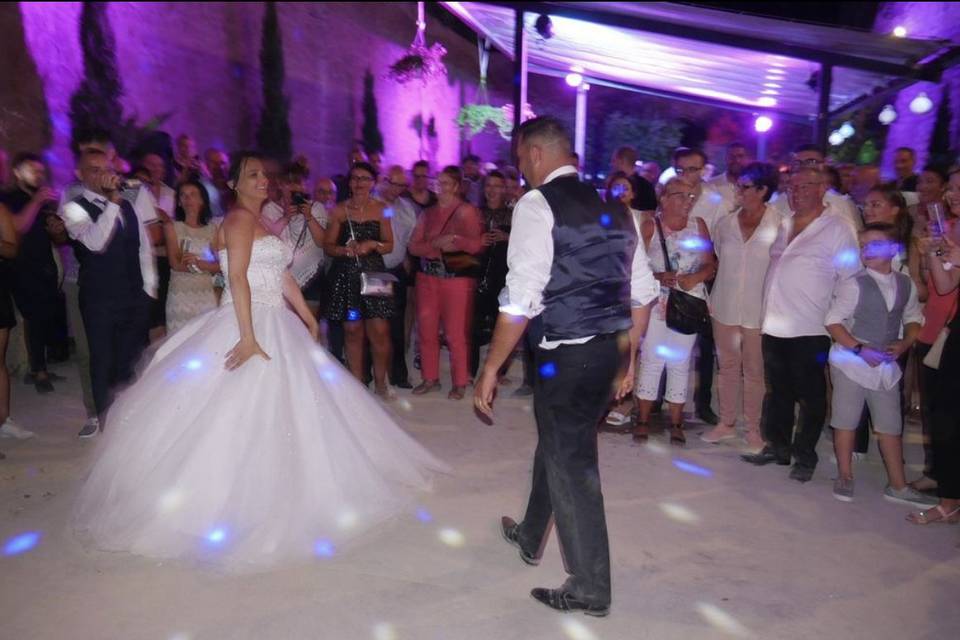 Première danse dans le patio