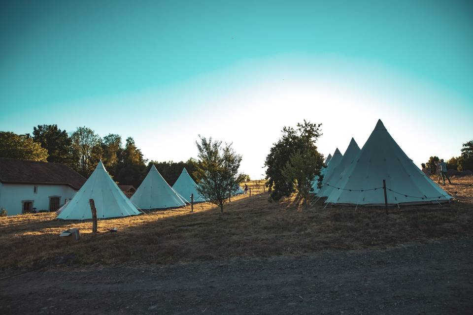 Etoiles et Toiles - Hébergement en Tipi