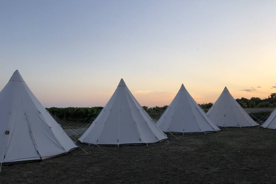 Etoiles et Toiles - Hébergement en Tipi