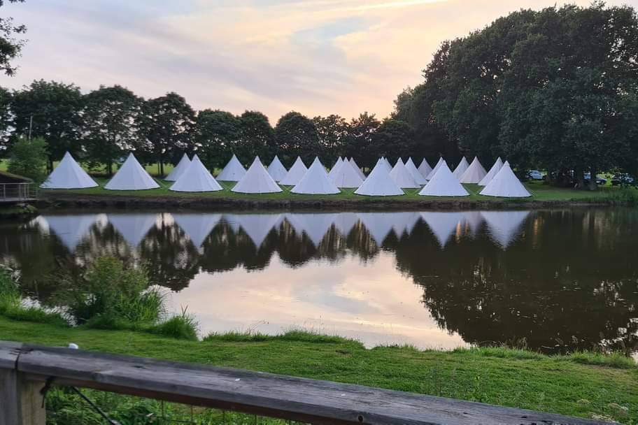 Etoiles et Toiles - Hébergement en Tipi